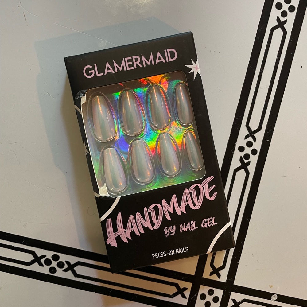 Pearly Iridescent Press On Nails